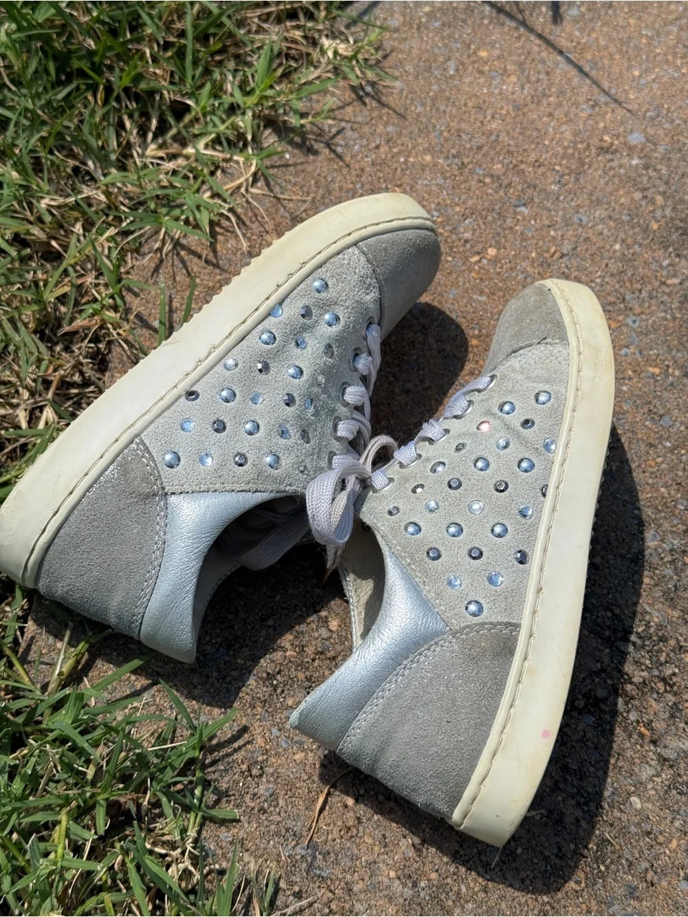 Monnalisa Girls Silver Suede & Leather Rhinestone Low-Top Sneakers - Size EU 29